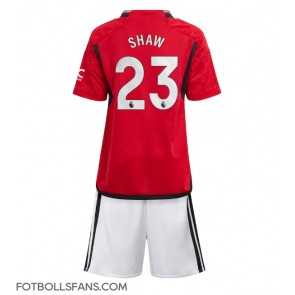 Manchester United Luke Shaw #23 Replika Hemmatröja Barn 2023-24 Kortärmad (+ Korta byxor)